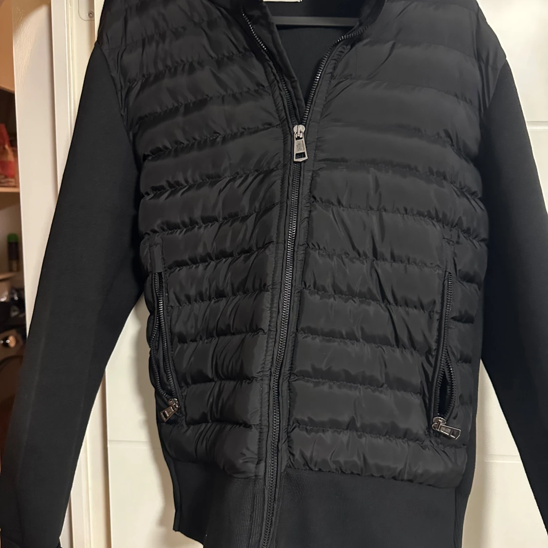 Svart cardigan från Moncler1:1 priset är ej hugget i sten.  - 2