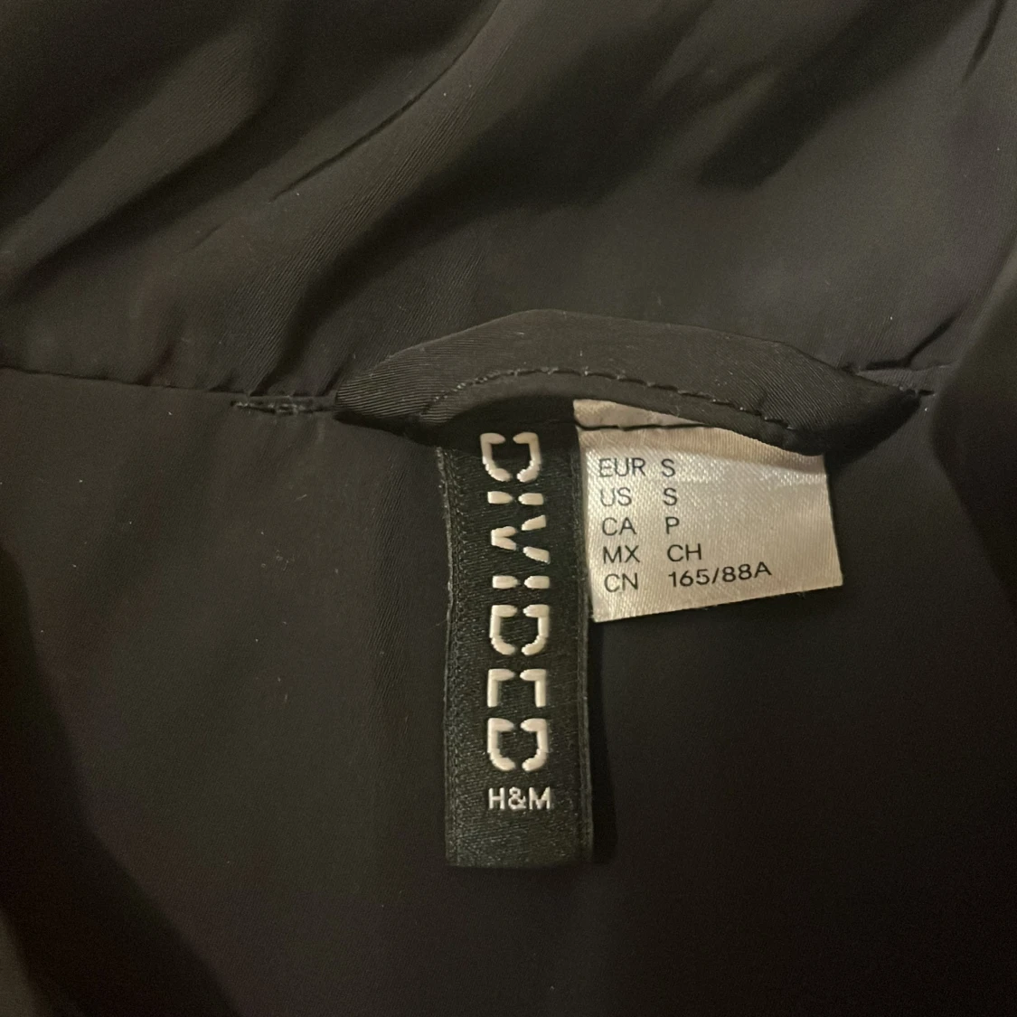 Svart dunväst från H&M Divided - 1