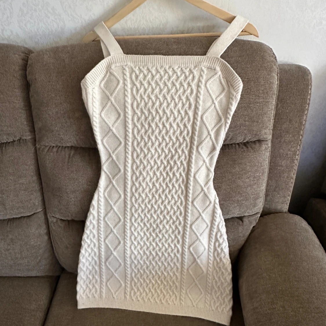 Beige stickad kortklänning XS - 2