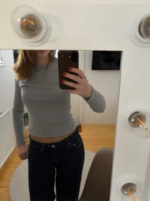 Gina grå långärmad  - Ribbad grå långärmad från Gina tricot!