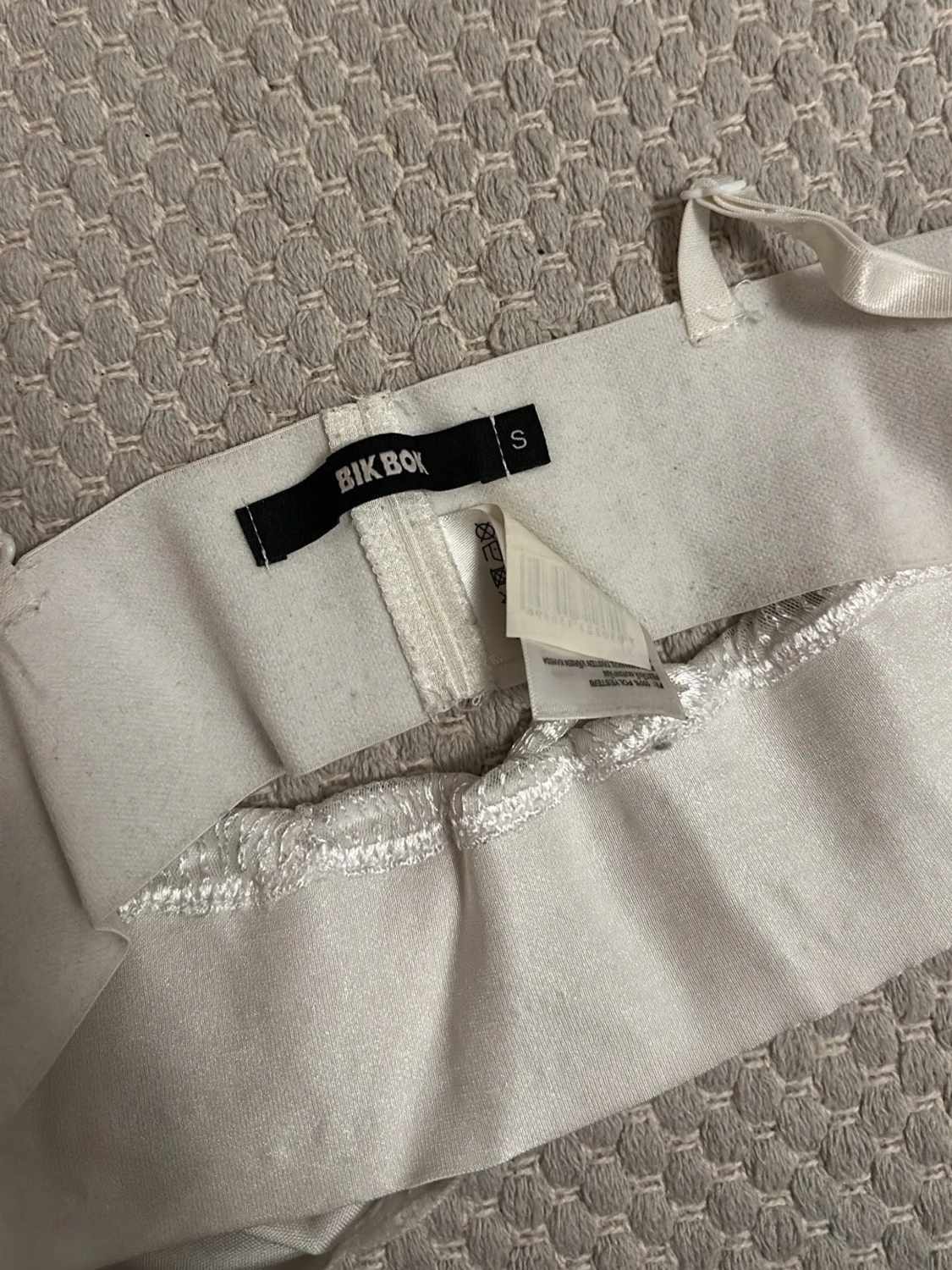 Vit spetsbralette med dubbla axelband - 2