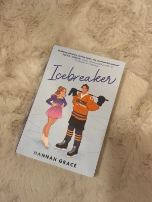 Icebreaker av Hannah Grace - Icebreaker är en super bra bok! Den är inte lämplig för barn, jag är 14 år men egentligen så är det 18+ gräns.