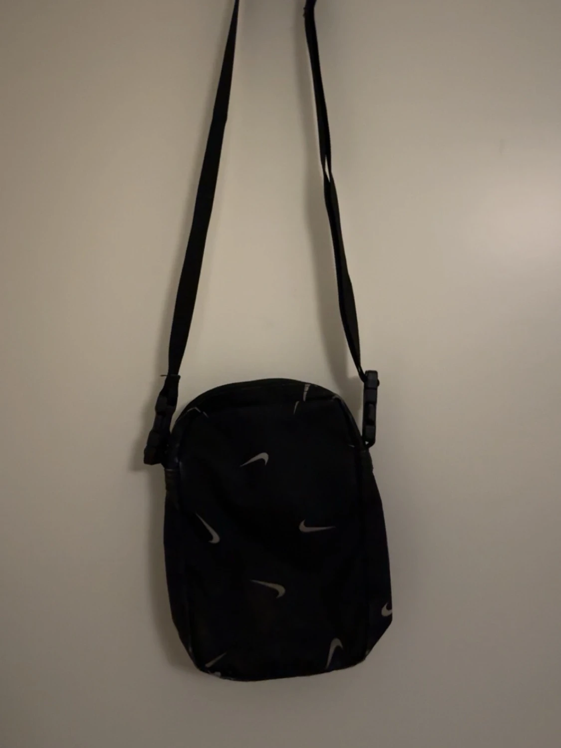 Svart axelväska från Nike - 1