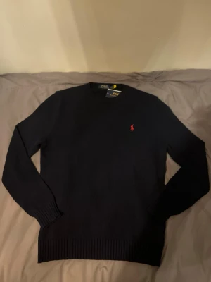 Ralph sweatshirt Lauren REP  - Ralph Sweatshirt i storlek M. Detta är en Rep alltså inte en äkta Ralph tröja. Säljer den för att den var för liten. Bara testad ej använd. Nyskick.
