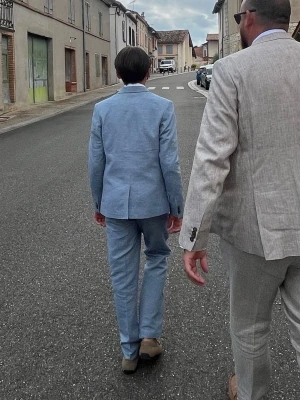 Ljusblå kostym med kavaj och byxor - Ljusblå linnekostym i storlek 158, använd en gång