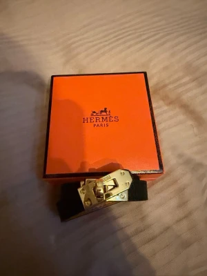 H armband  - H armband, fråga om fler bilder 