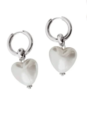 Wos örhängen  - Jag säljer dessa silver örhängen med pärl hjärtan. Så fina från wos!! Kommer inte längre till användning. Orginal pris 399kr❤️