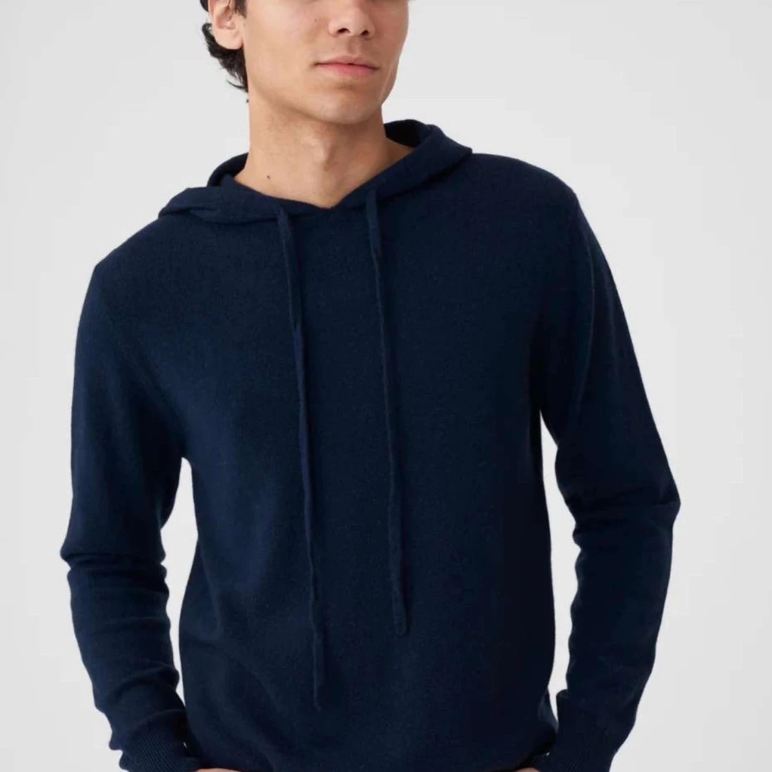 Mörkblå hoodie från Studios - 1