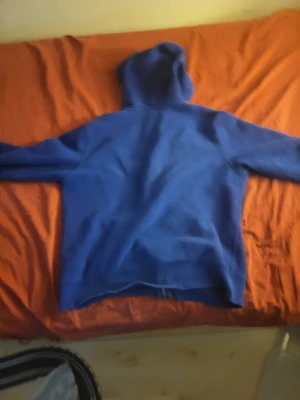 Ralph lauren hoodie  - Marin blå och ät grön på märket. Är i jätte bra skick och är äkta. Pris kan diskuteras 