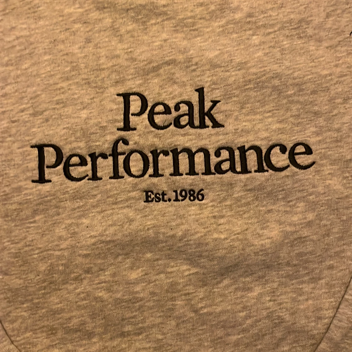 Grå sweatshirt från Peak Performance - 1