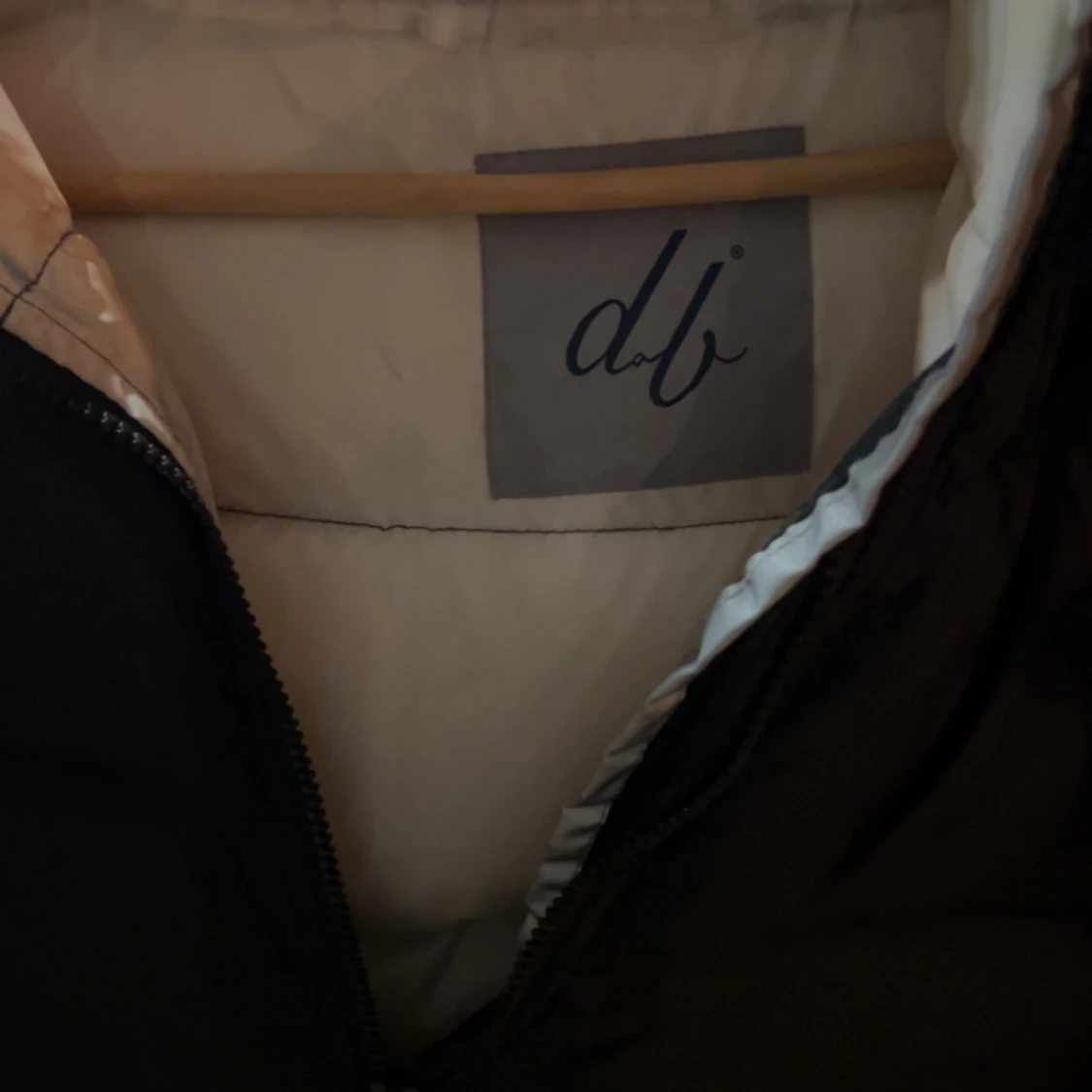 Svart pufferjacka från dv med huva - 2