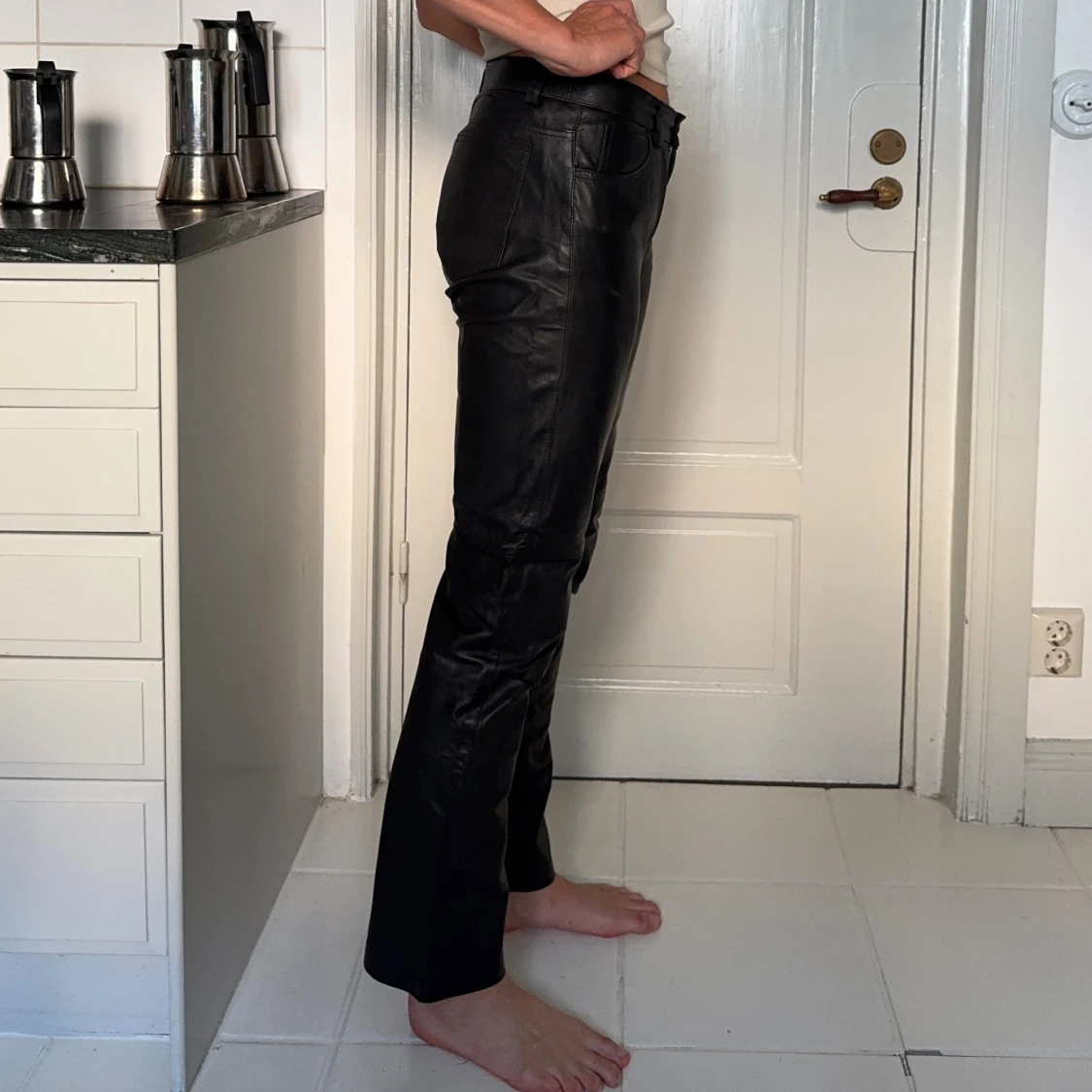 Svarta skinnbyxor med raka ben - 2