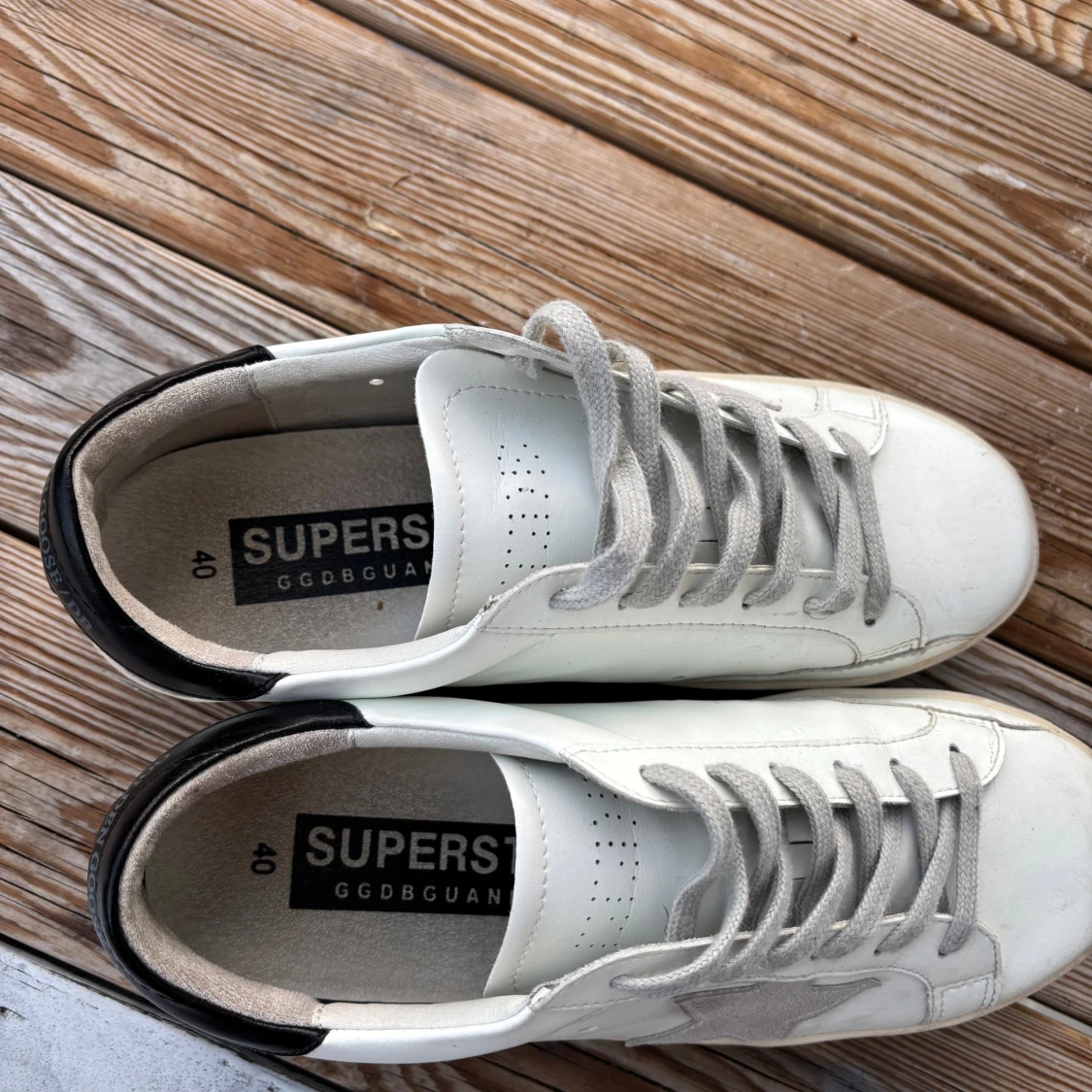 Vita Golden Goose skor.  - 1