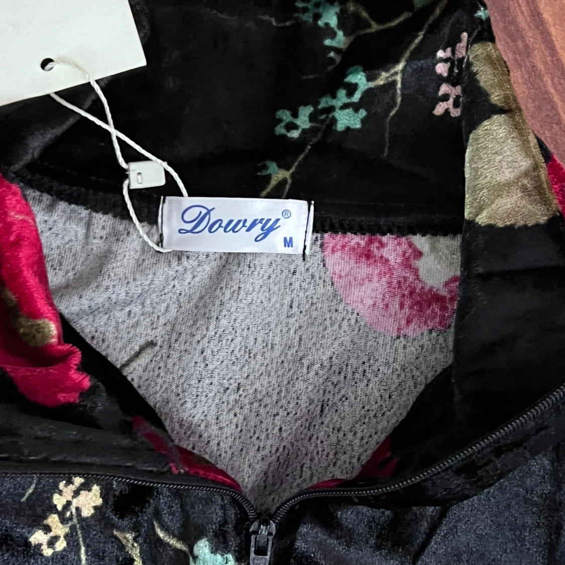 Svart blommig sammetströja Dowry M - 2