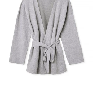 Grå cardigan med band  - Super skön och snygg cardigan med band. Ursprungspris är 600 och den är slutsåld på hemsidan. Knappt använd💕