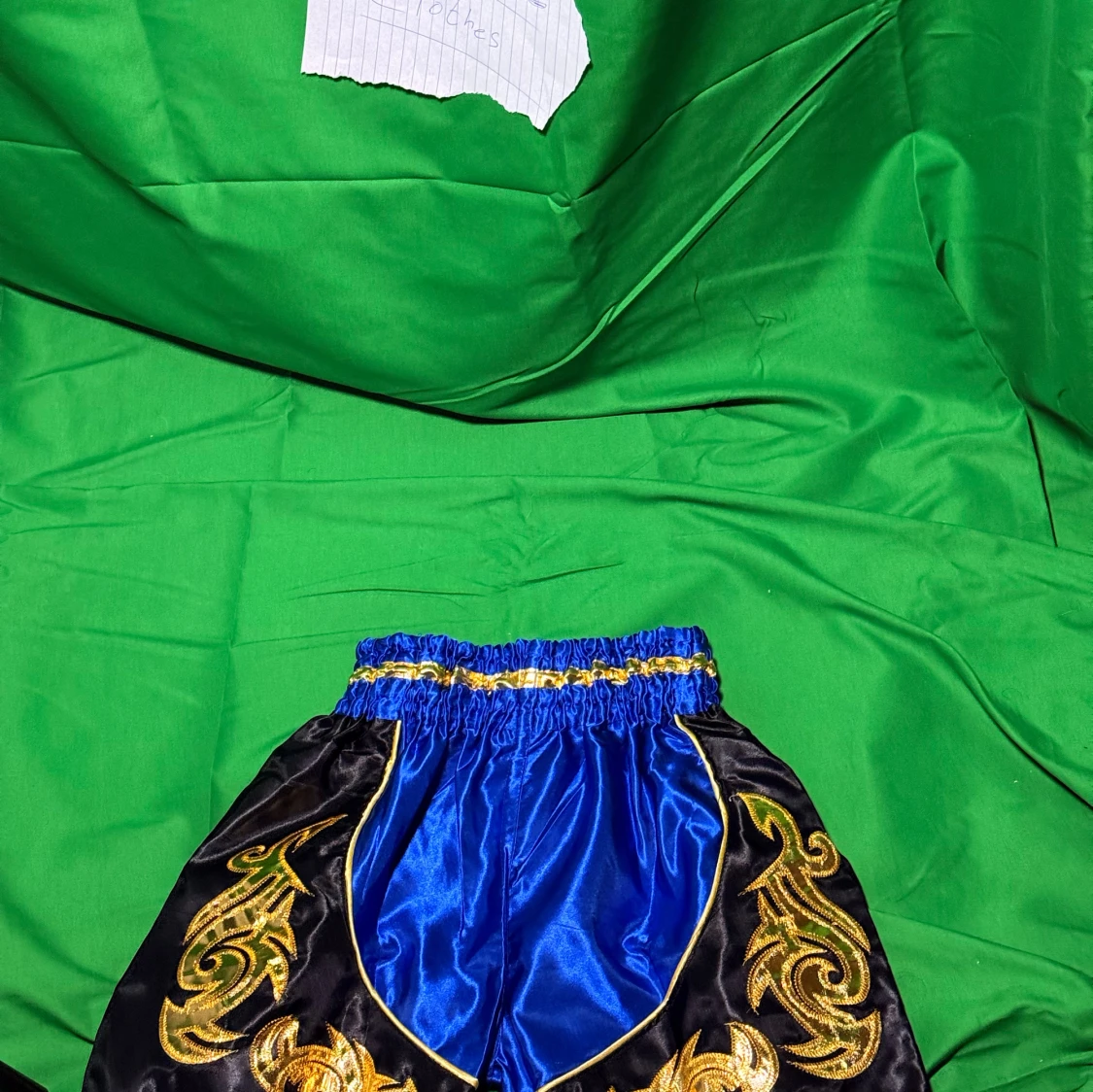 Blå Muay Thai shorts med guldmönster - 1