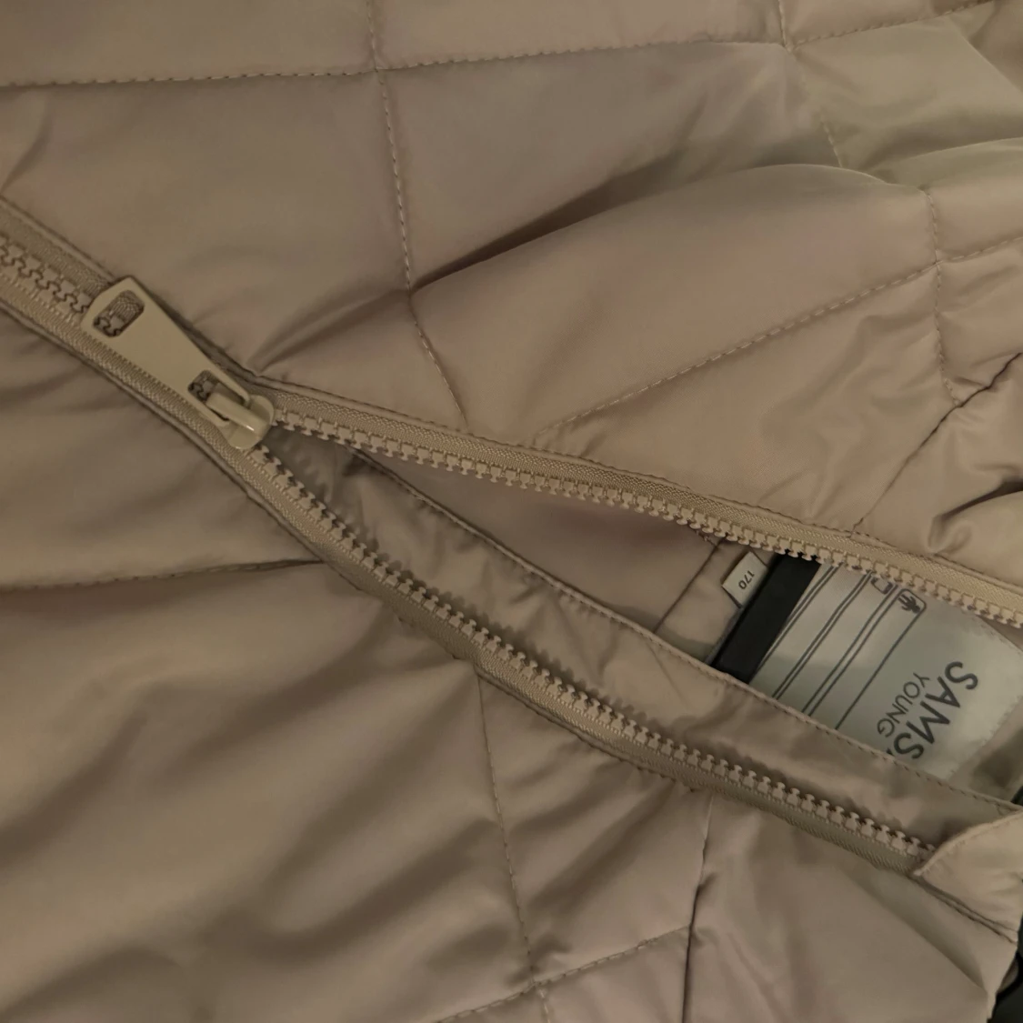 Beige quiltad pufferjacka  - 2