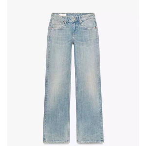 Ljusblåa wide jeans med raka ben - Dom trendiga vida jeansen från Zara, använda någon enstaka gång🥰🥰