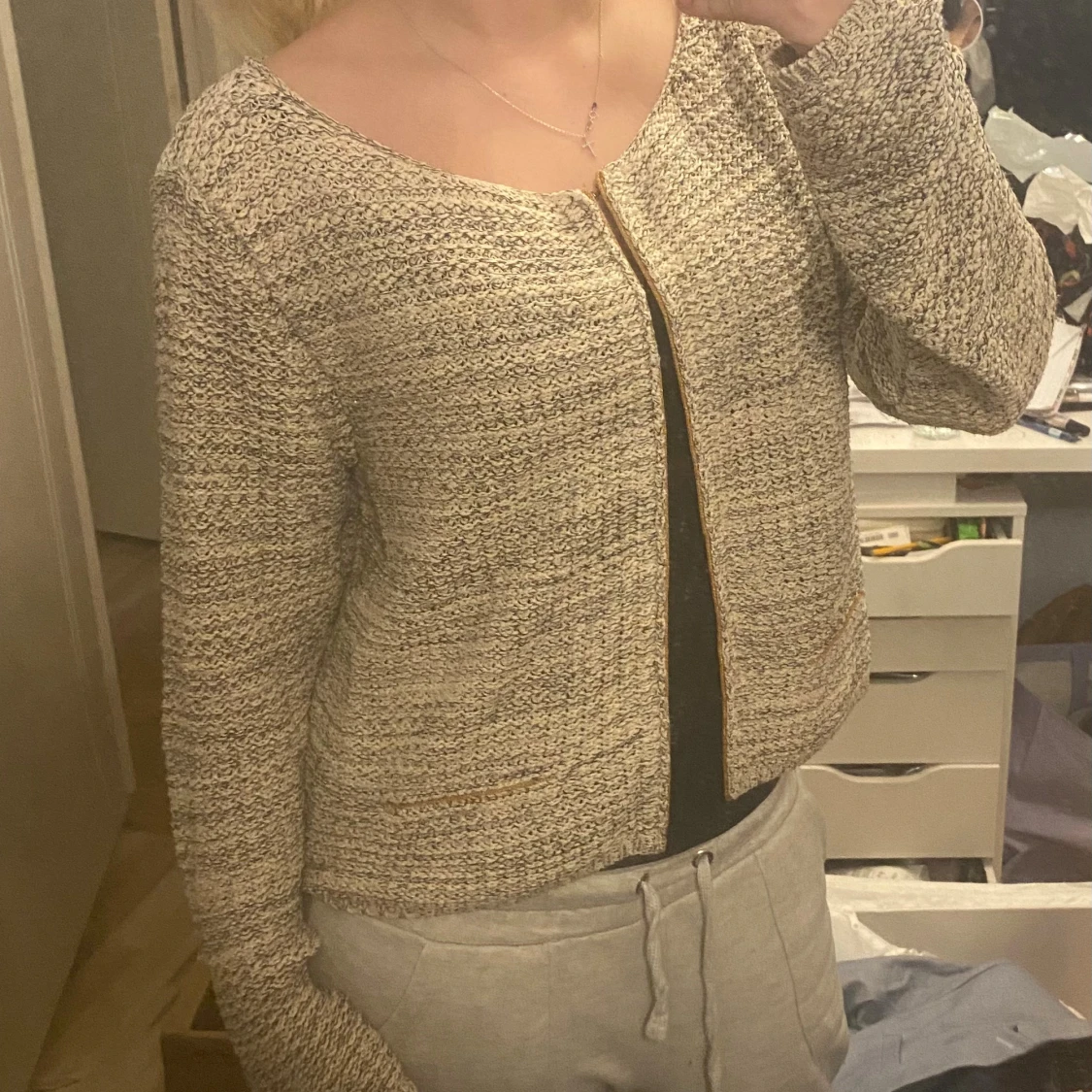 Beige stickad kofta