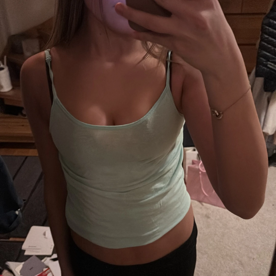 Ljusgrön linnetopp med smala axelband