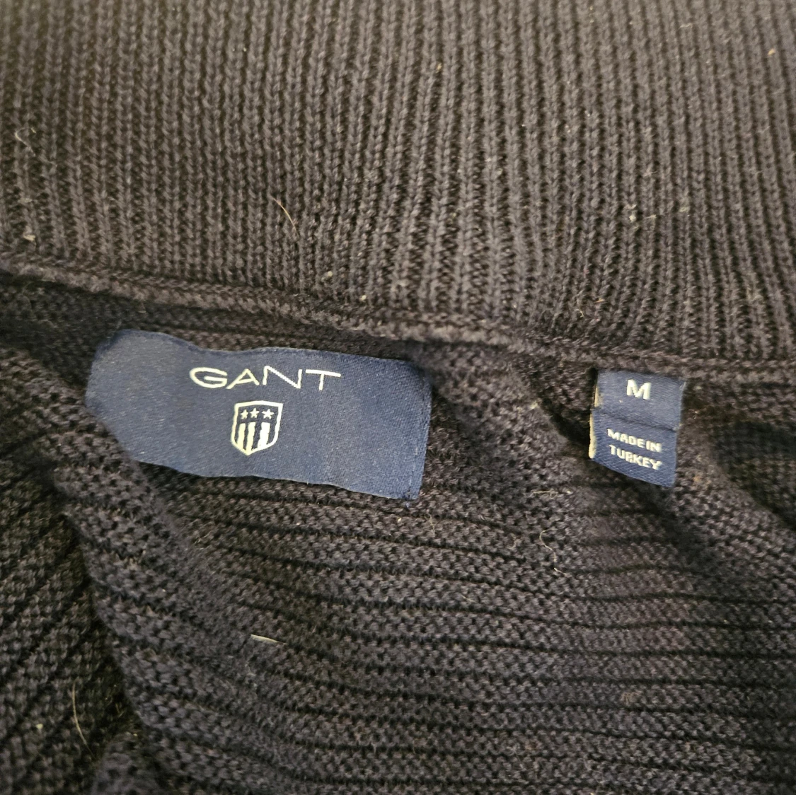 Mörkblå stickad tröja från GANT - 1