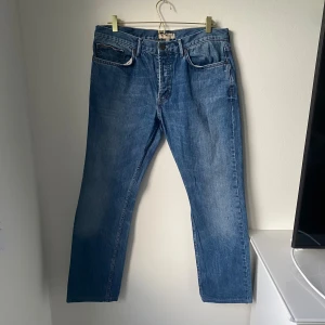 Burberry Jeans - Exklusiva Jeans ifrån (Burberry) perfekta nu till hösten & Vintern 💸Pris:  [559kr] 👔Storlek: [34] ✨Skick: [9/10] Tveka inte att kontakta oss vid frågor & funderingar! 