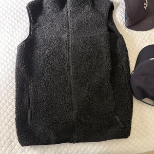 Väst från dressman -  väst från dressman i storlek s, passar väl till herr som dam.