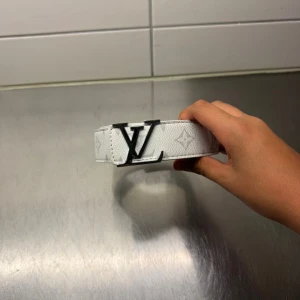 L bälte vit - L bälte vit storlek 115