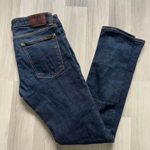 Nudie jeans - Snygga nudie jeans! Skick 8/10, inga defekter! Storlek W31 L32! Sitter slim fit! Vid minsta fundering kontakta oss ✔️