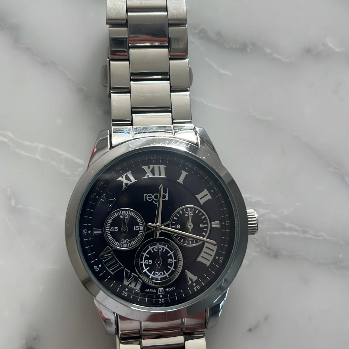 Regal silverfärgad klocka med länk - 1