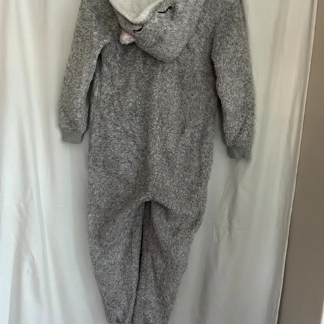 Grå fluffig onesie från Hunkemöller - 1