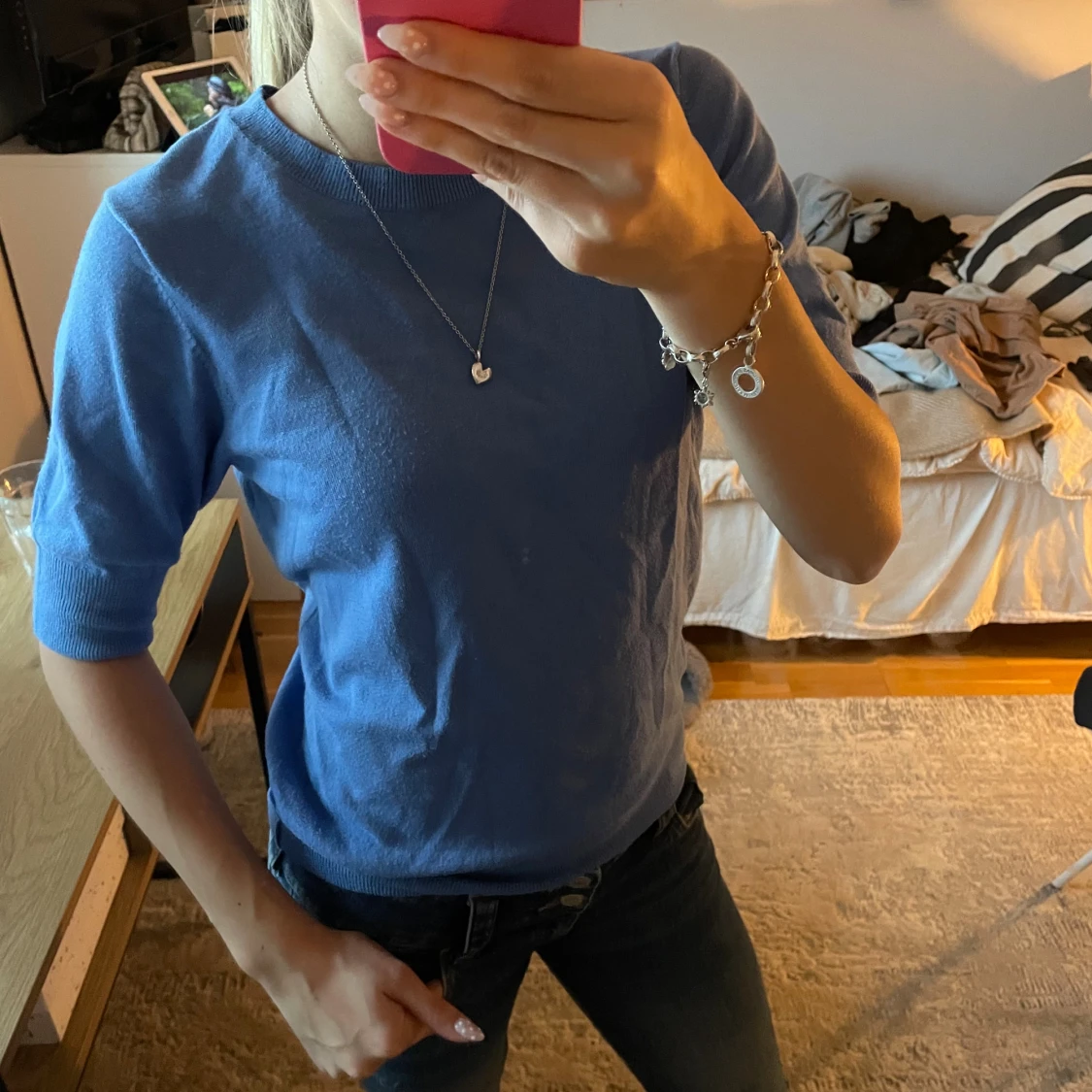 Blå stickad tröja med kort ärm