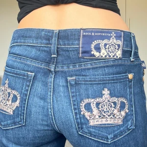 Victoria Beckham jeans - Midjemått: 40cm rakt över, innerbenslängd: 88cm 💕 