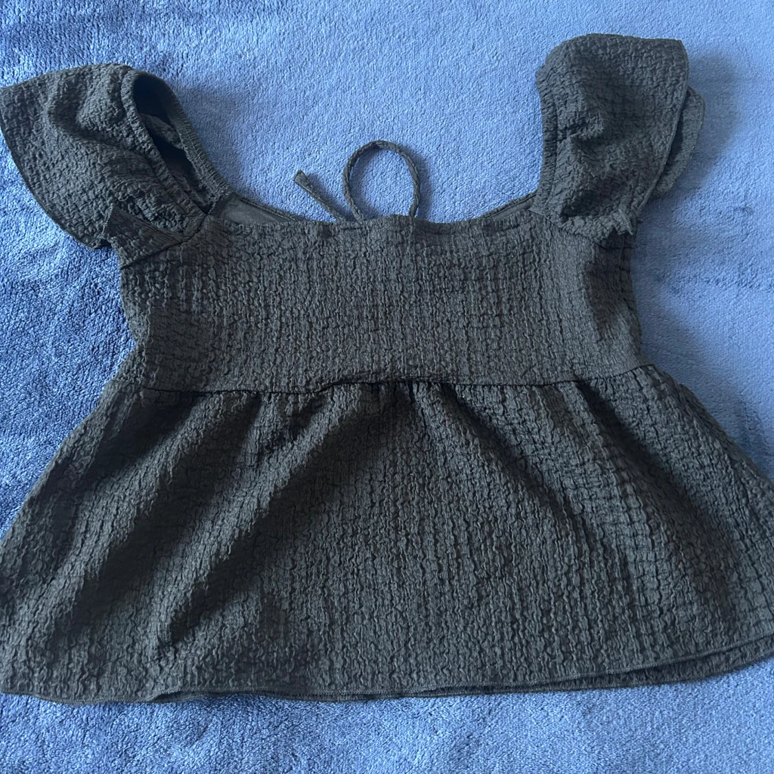 Svart offshoulder topp med knyt - 2