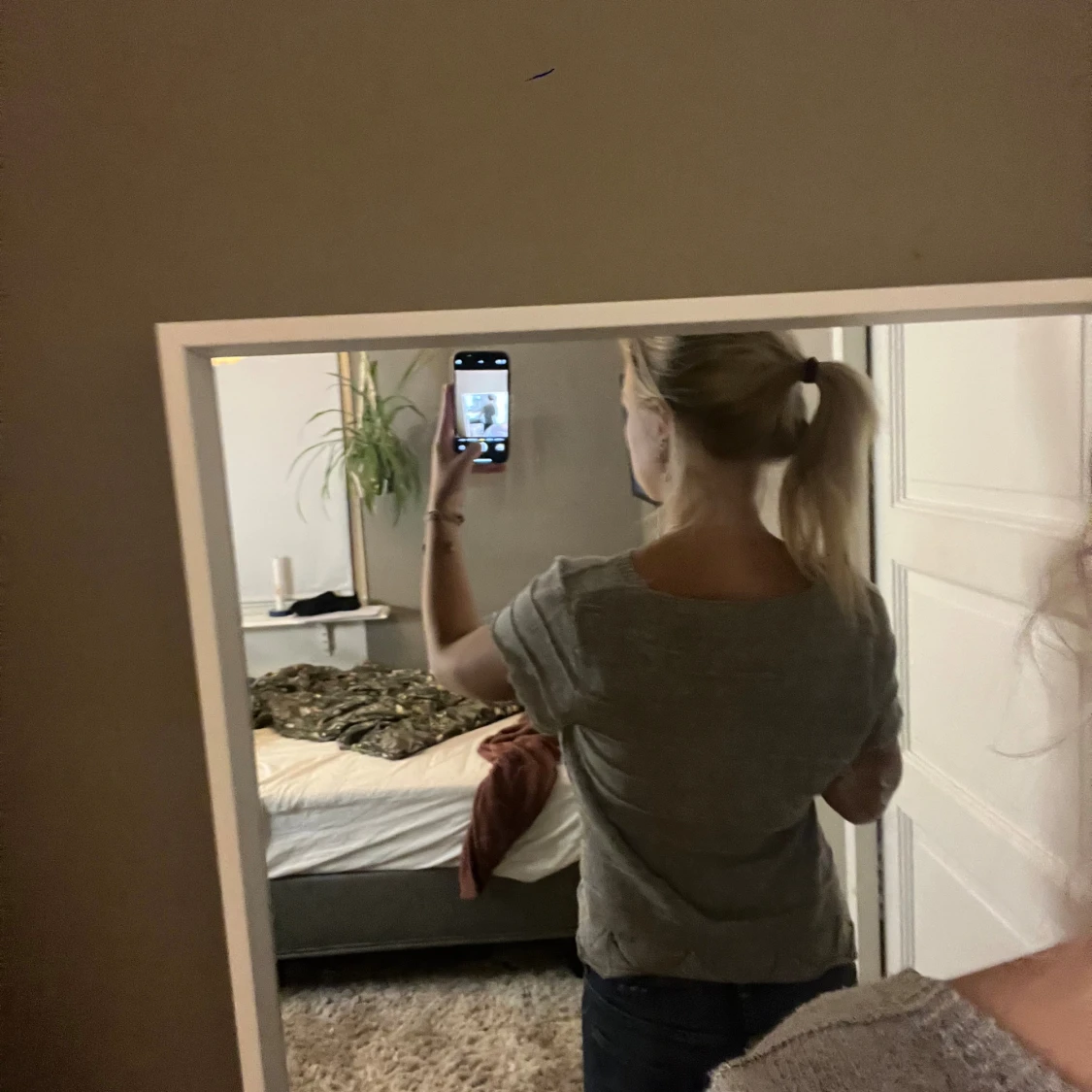 Grå stickad croppad topp - 1