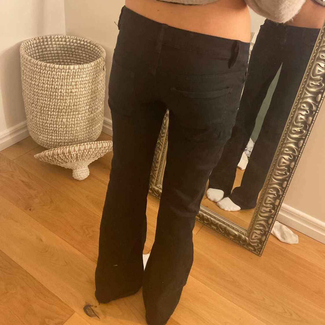 Svarta bootcut byxor med låg midja - 1