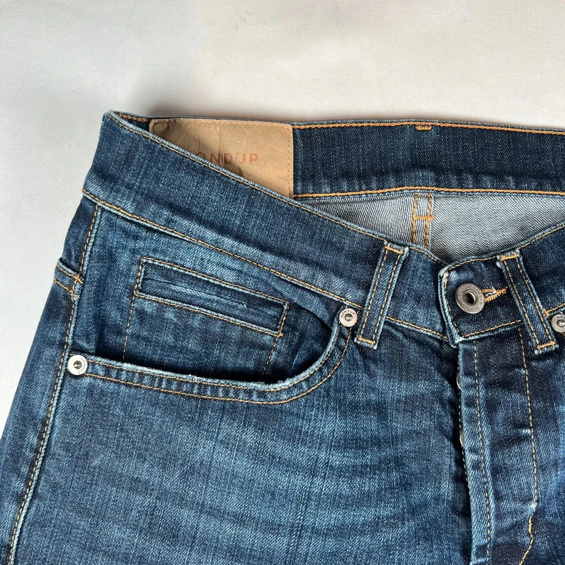 Mörkblå jeans från Dondup