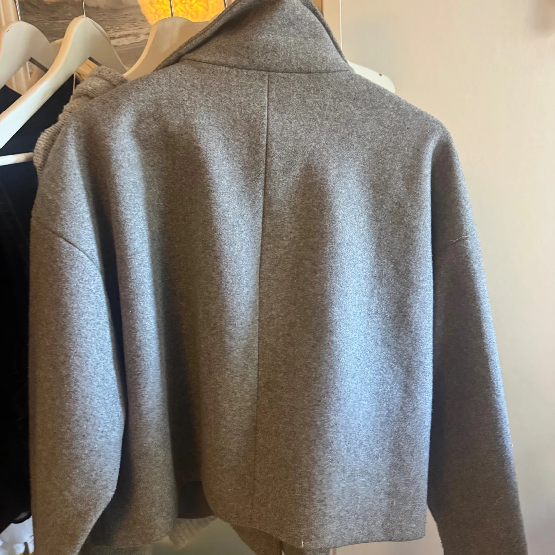 Grå kappa från Noisy May - 2