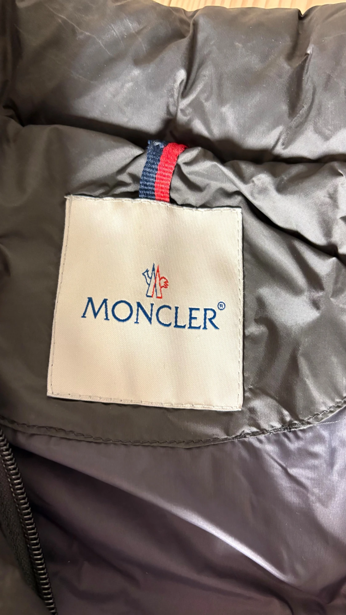 Svart dunjacka från Moncler - 2