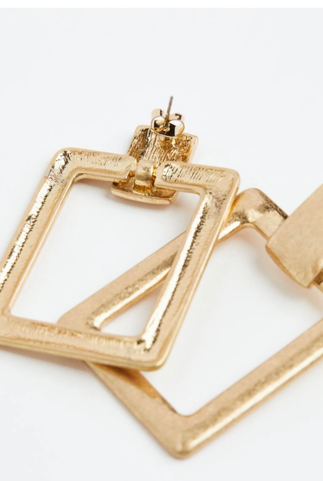 Rektangulära örhängen i guldton. - 1