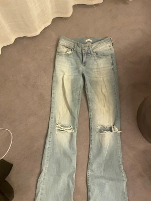 Ljusblå low waist jeans från Nelly - Pris kan diskuteras Köpta för 700 aldrig till användning köp för 500
