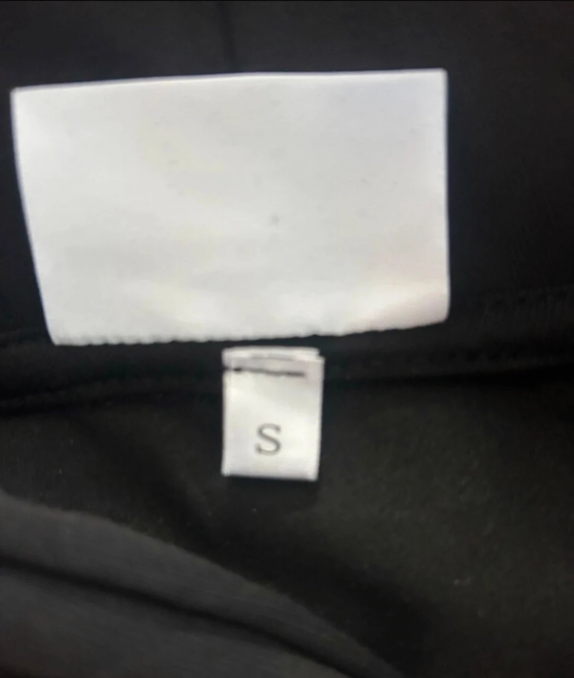 Svart hoodie från Ami Paris med hjärtdetalj - 1