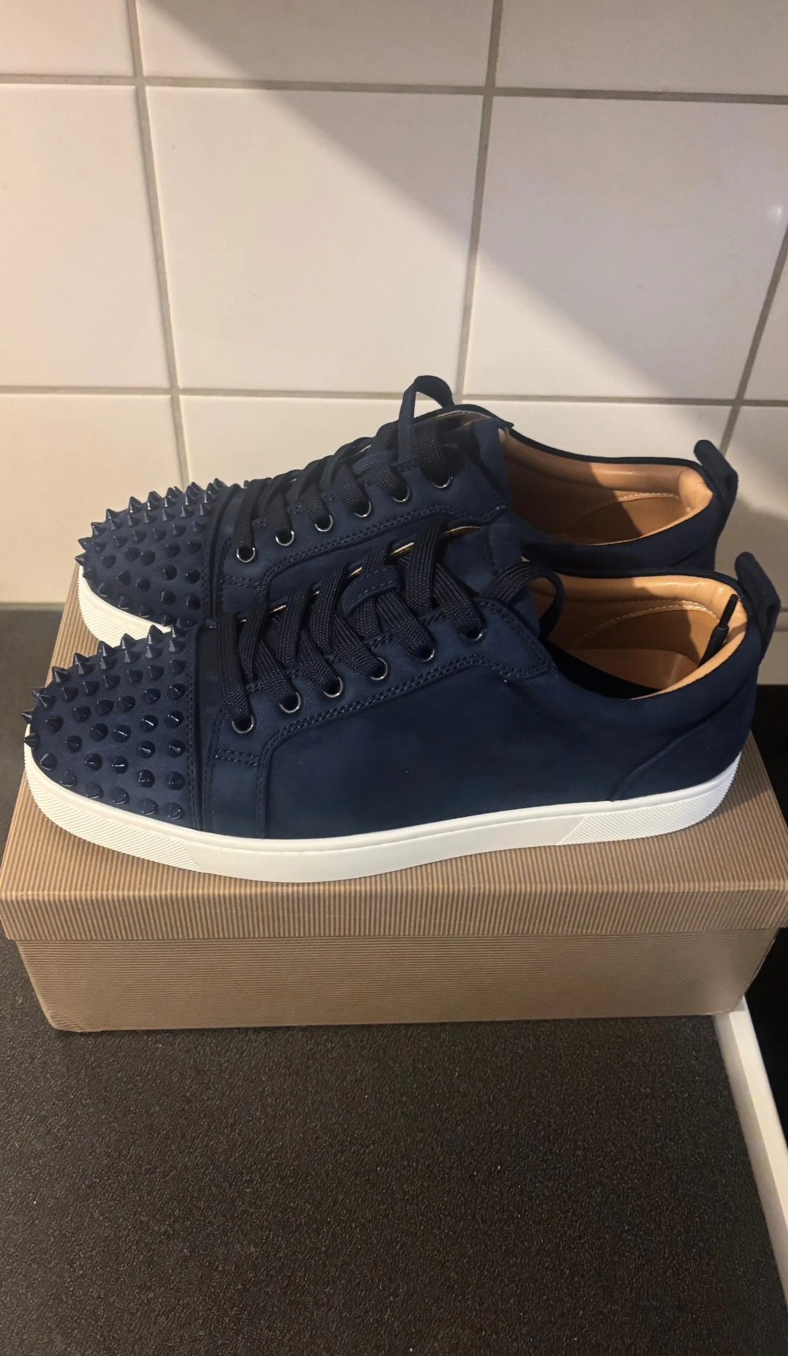 Christian Louboutin sneakers i mocka - 1