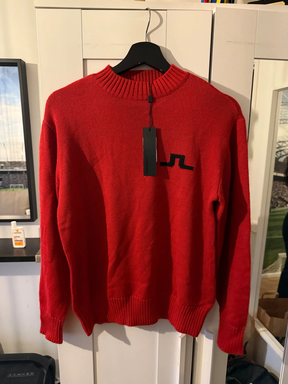 Röd stickad tröja från J.Lindeberg
