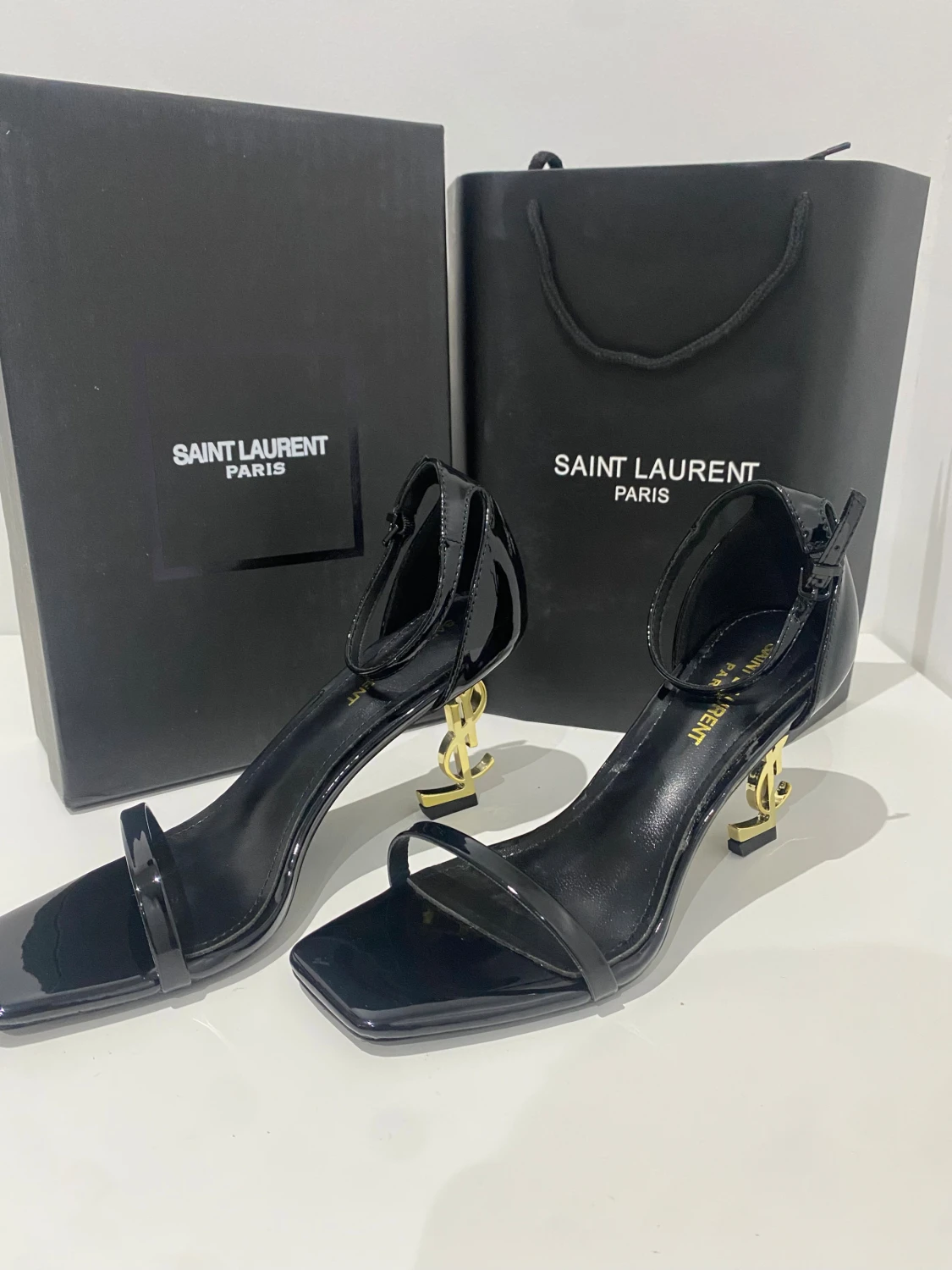 Svarta Saint Laurent klackar med YSL-häl - 1