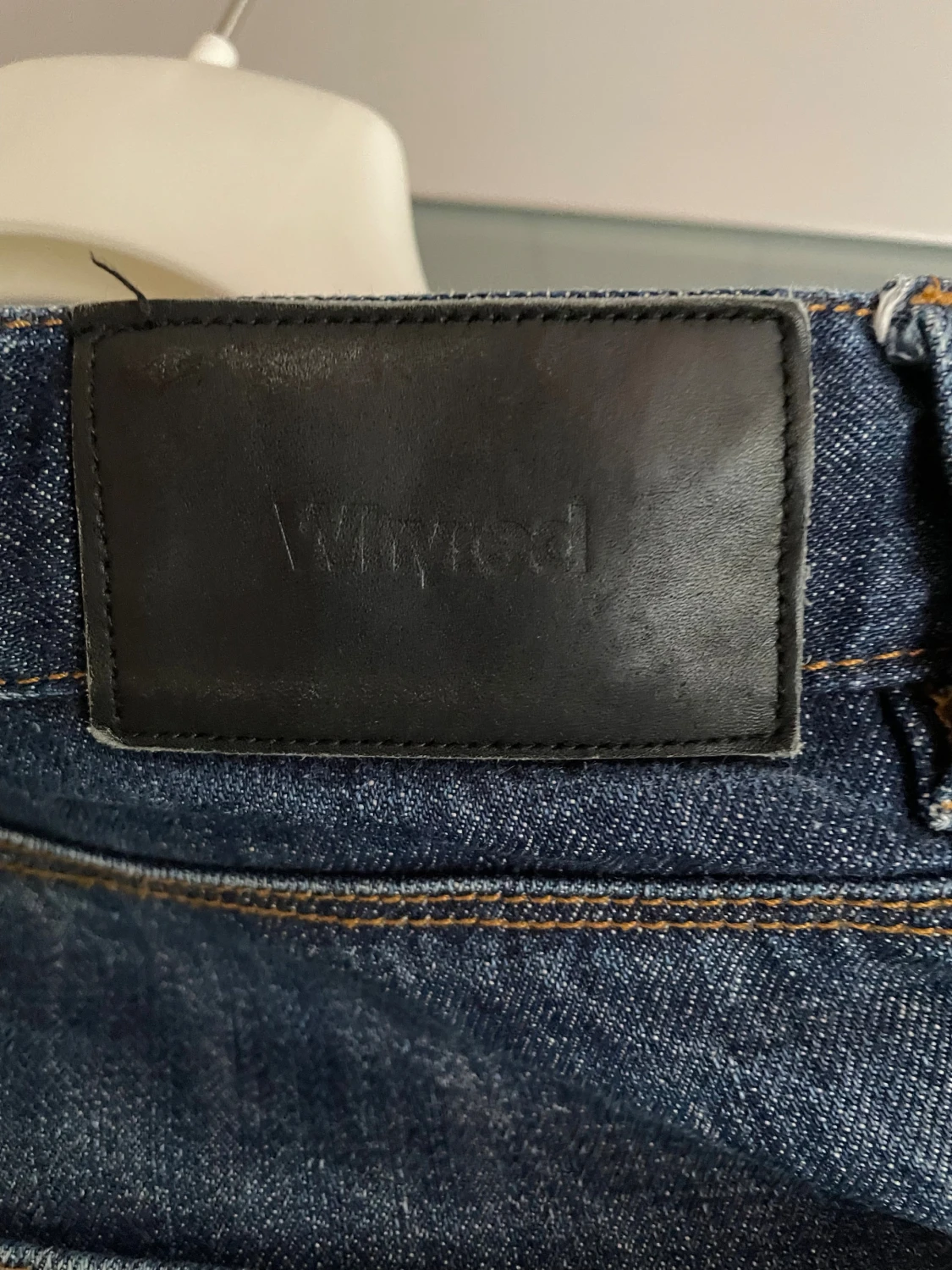 Mörkblå jeans från Whyred, 29/32 - 1