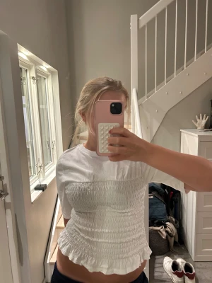 Smockad topp - Superfin smockad topp från HM! Säljer då den inte används längre 💞 storlek S