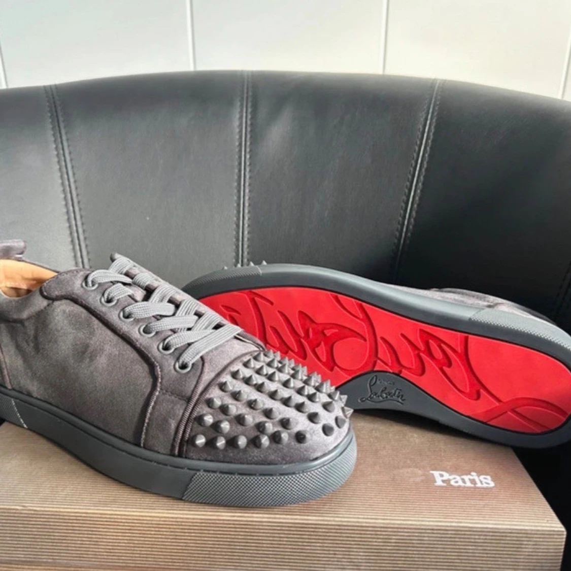 Christian Louboutin grå sneakers med nitar  - 1