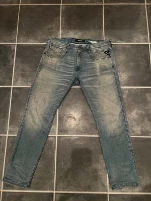 REPLAY Anbass 33/30 - REPLAY Anbass strl 33W / 30L | ljusblå wash | Pris 500kr, ej hugget i sten vid snabb affär | Bara att skriva vid frågor!🤠