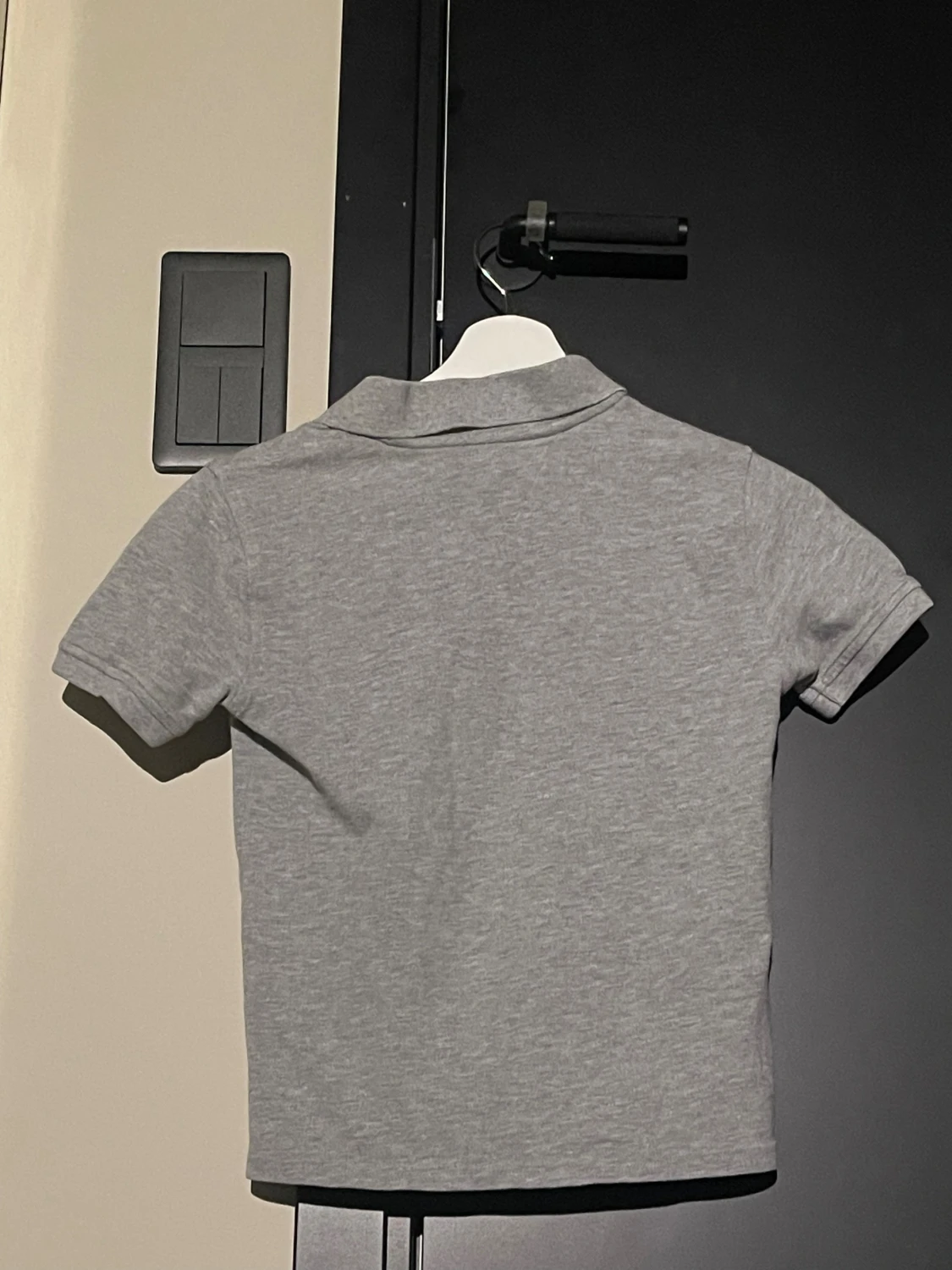 Grå kortärmad henley från Tommy Hilfiger.storlek130-134 - 3